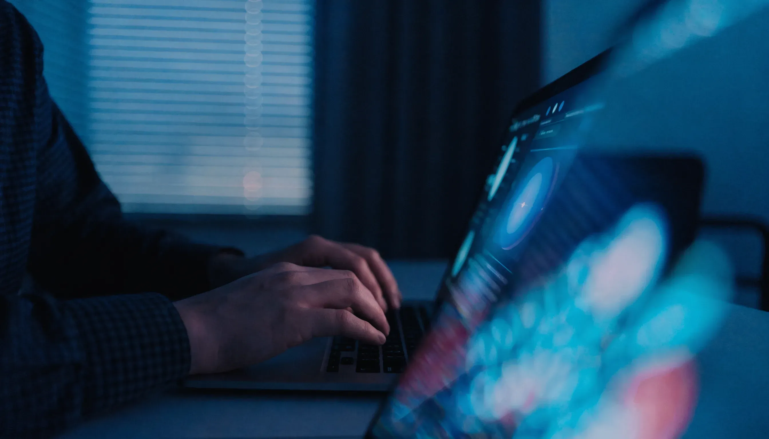 Best ChatGPT alternatives AI chat assistants compared on a laptop
